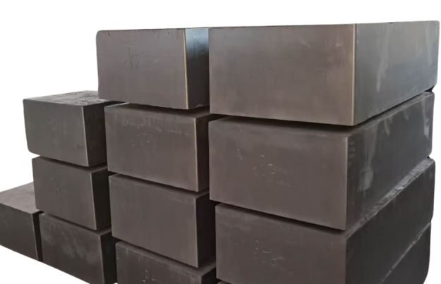 molded graphite block2 625 403